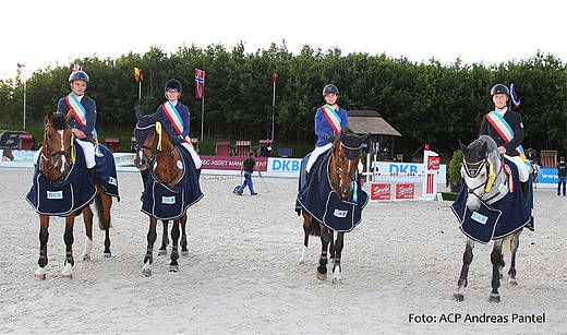 Die neuen Ostsee-Mannschafts-Champions Lasse Friedrichsen, Luisa Westphal, Linn Hamann und Henry Delfs.